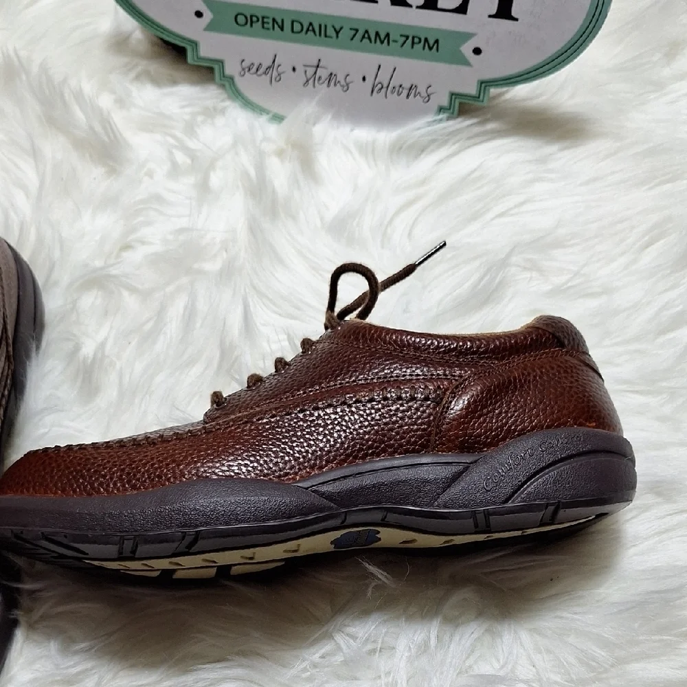 NWOT Elegant Brown Leather Oxfords for Men